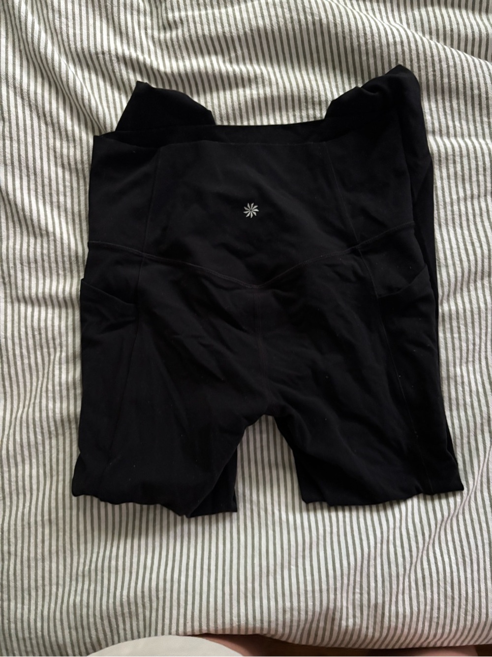 Athleta Black Salutation Stash Tight Leggings